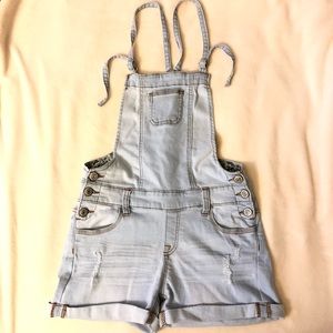 LIGHT DENIM OVERALL SHORTS